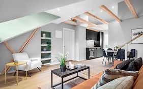Unique And Modern Top Floor - Super Central